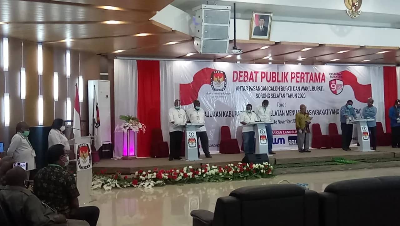 Ilustrasi berita BERITA UTAMA: 3 Paslon Pilkada Sorsel "Walk Out" dari Ruang Debat Gara-gara Wakil Petahana Masih ASN Aktif