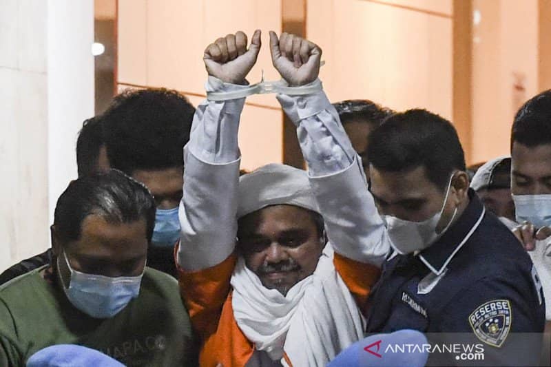 Polisi Menahan Rizieq Shihab