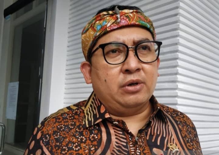 Ilustrasi berita Nasional: Aduh !, Gara-gara Like Konten Porno di Twitter, Fadli Zon Dilaporkan ke Mabes Polri