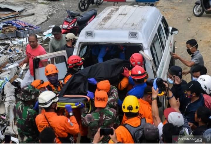 Ilustrasi berita Nasional: 56 Orang Tewas Dalam Gempa Majene, Relawan Timika Kumpulkan Dana, Baznas Tiba di TKP