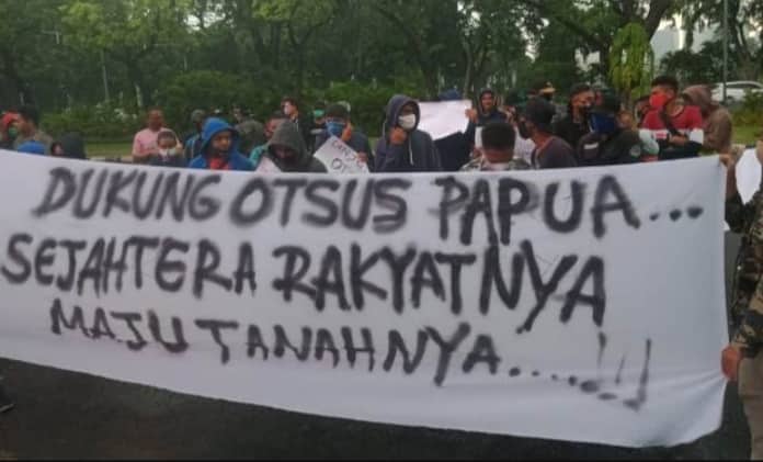 Ilustrasi berita Mimika: 13 Kepala Suku Pegunungan Tengah Dukung Otsus Jilid Dua, Kossay : Rakyat Butuh Pembangunan