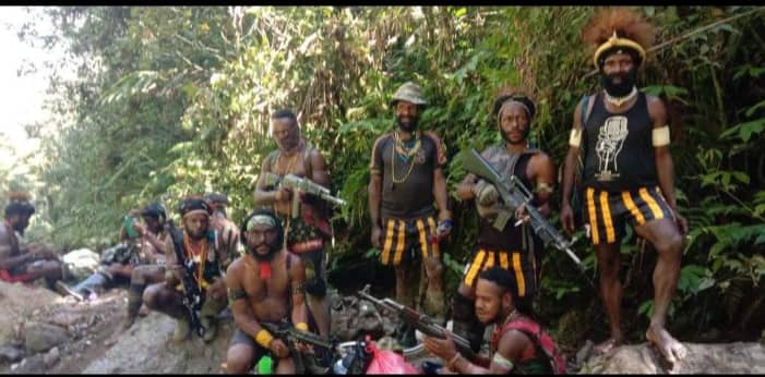 Ilustrasi berita Mimika: Dua Polisi di Ambon Jual 2 Senjata Api dan 600 Peluru ke KKB Papua, Pembeli Tertangkap di Bintuni