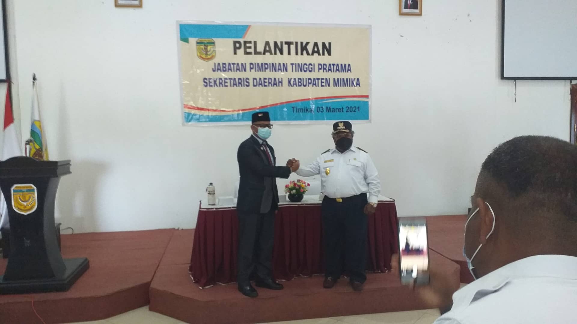 Ilustrasi berita Mimika: Bupati Lantik Michael Gomar Sebagai Sekda Mimika, Pesan Jangan Kaitkan dengan Politik, Ini Pernyataan Singkat Wakil Bupati