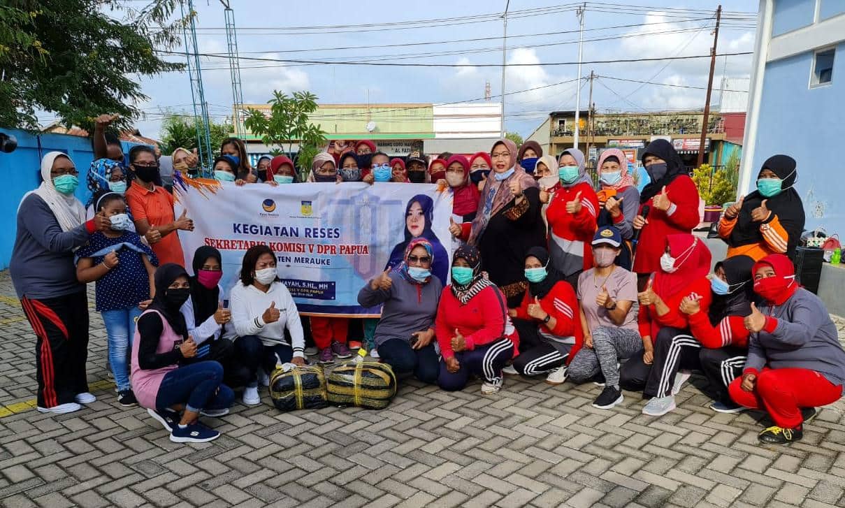 Ilustrasi berita Papua: Reses di Merauke, Fauzun Nihayah Support Kelompok Senam Jantung Sehat, Kaos Seragam