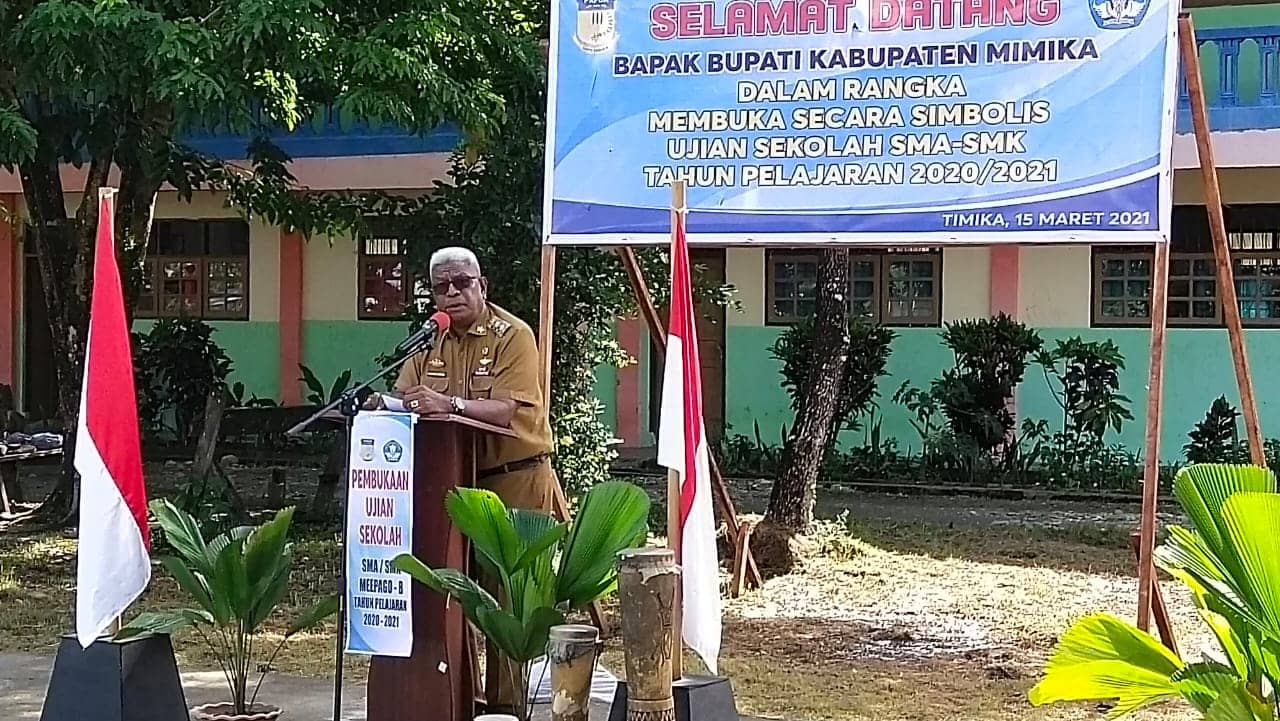 Wakil Bupati Johannes Rettob saat menyampaikan sambutan