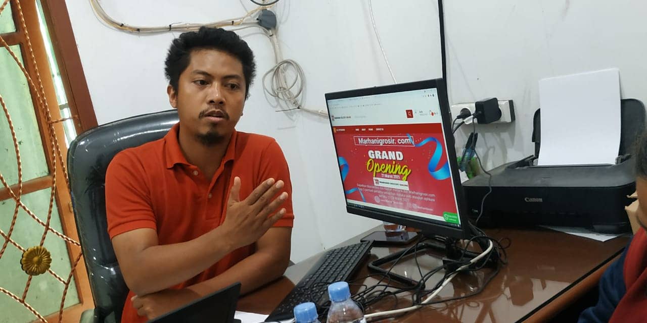 Pemilik Toko Marhani, Ardi