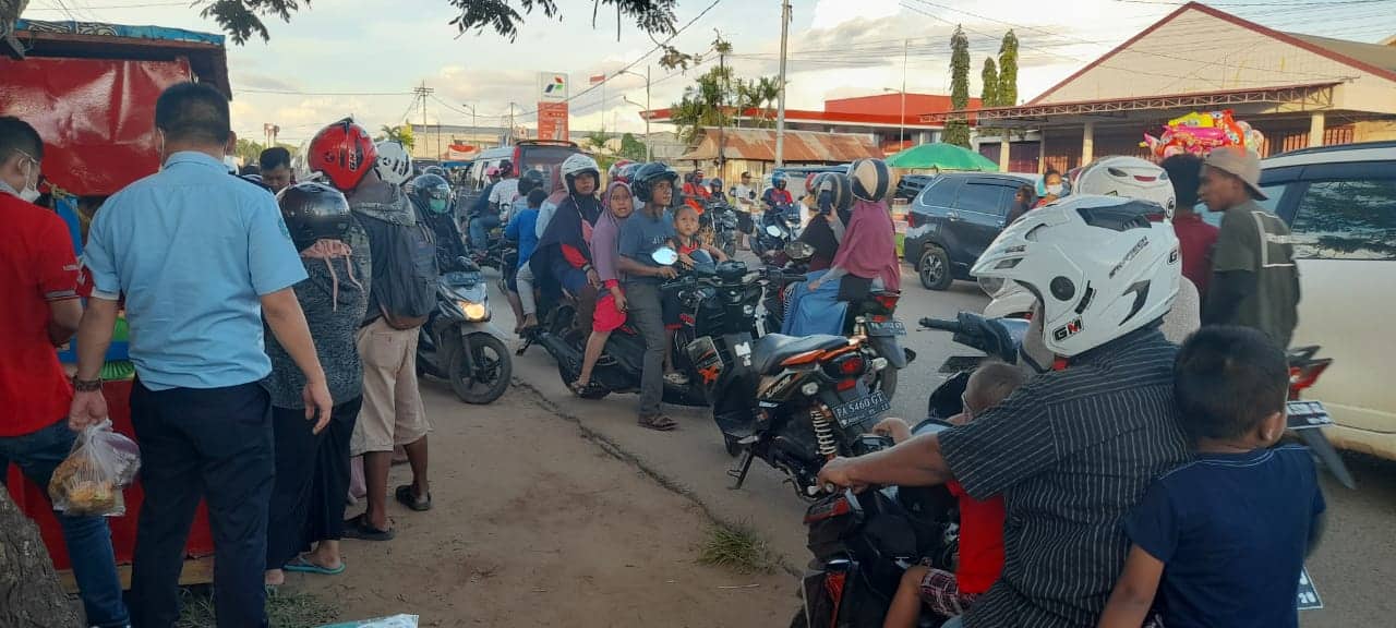 Ilustrasi berita Papua: Pasar Ramadhan di Parako, Arus Lalu Lintas di Jalan Raya Padat dan Agak Tersendat
