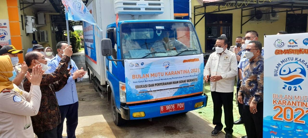 Pelepasan Mobil Paket Bantuan Produk Ikan oleh Wabup Merauke