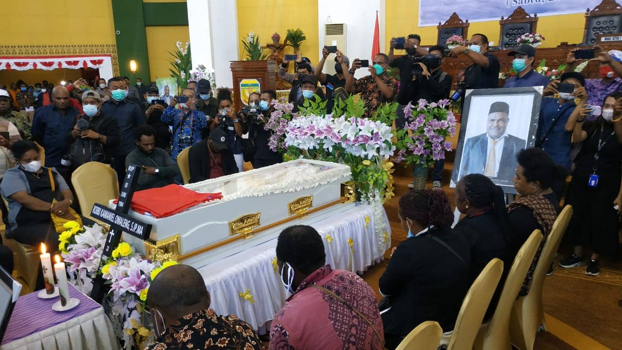 Sidang paripurna pelepasan Jenazah Robby Kamaniel Omaleng