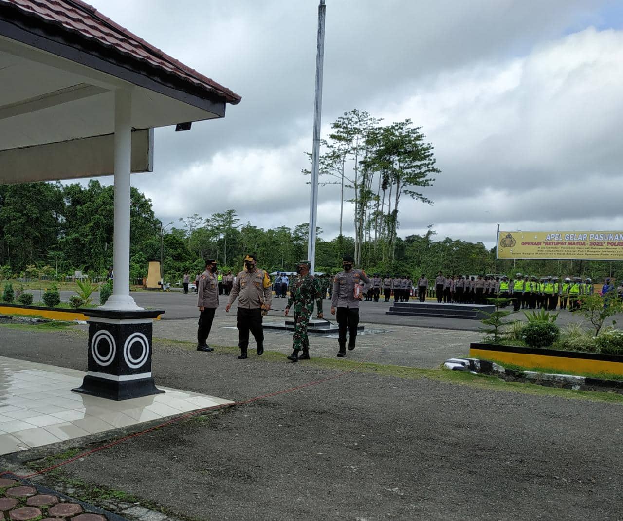 Ilustrasi berita Mimika: Kapolres dan Dandim Mimika Cek Kesiapan 900 Personil, Operasi Ketupat Matoa 2021 Amankan Idul Fitri 1442 Hijriah