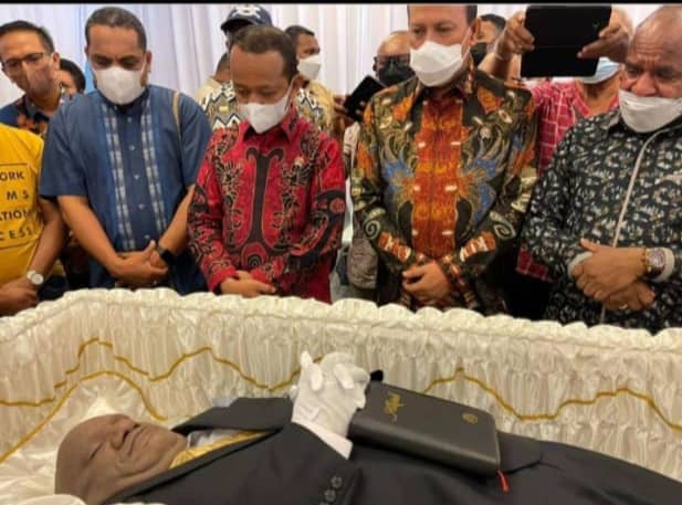 Almarhum Klemen Tinal