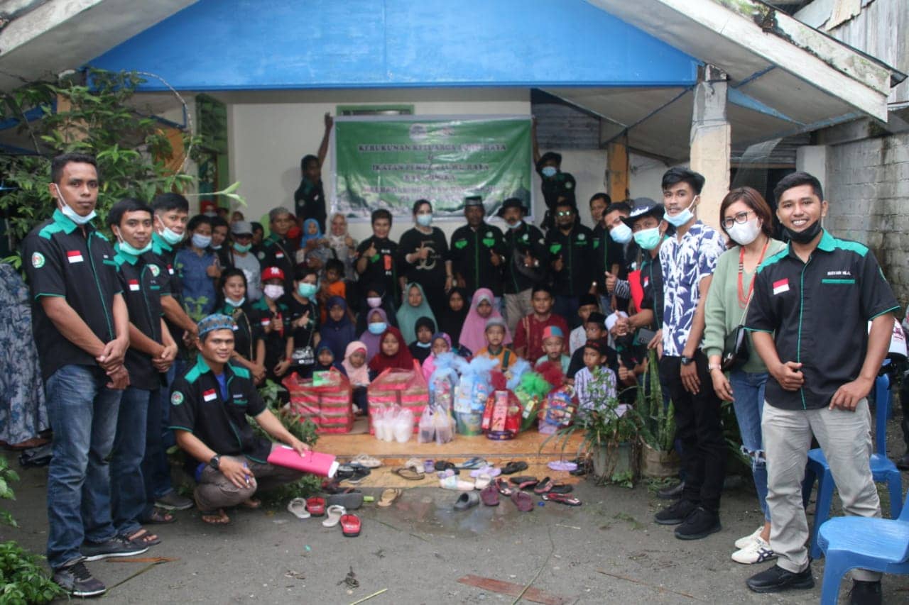 KKL Raya foto bersama usai berbagi takjil