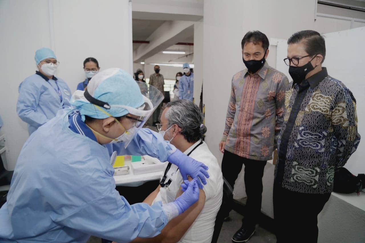 Ilustrasi berita Mimika: 38 Ribu Karyawan Freeport Indonesia dan Keluarga Ikuti Vaksinasi Gotong Royong