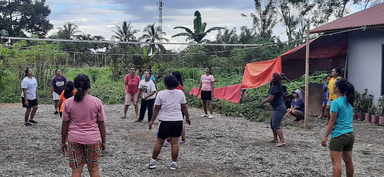 Salah satu peserta torunamen, tim Volly asal Manggarai menggelar latihan menjelang tournamen Kapolres Cup