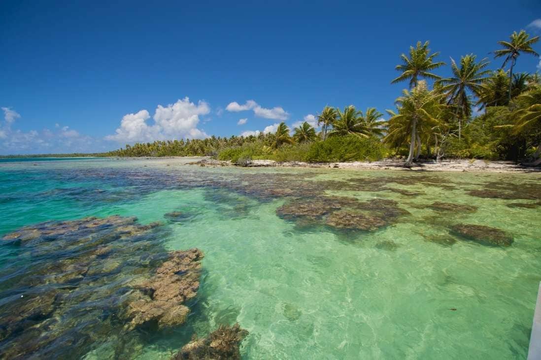 Ilustrasi berita TRAVEL: Berwisata ke Pantai Pulau Ahe yang Akan Membuat Ketagihan