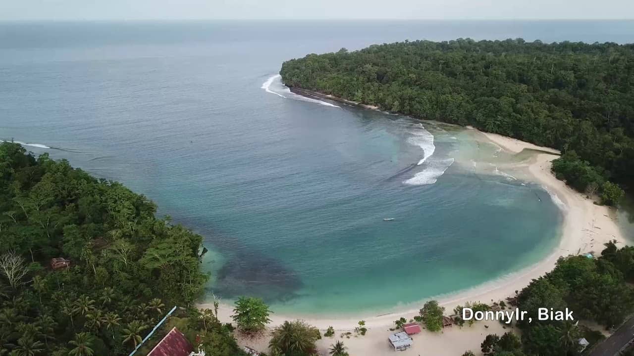 Ilustrasi berita TRAVEL: Pesona Pantai Wari Biak, Ombak yang Tenang dengan Lautan Jernih