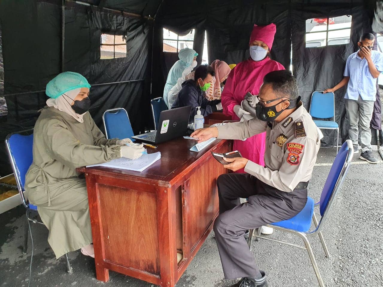 Ilustrasi berita Papua: Jelang HUT Bhayangkara ke-75, Polres Puncak Jaya Gelar Serbuan Vaksinasi Nasional Secara Serentak