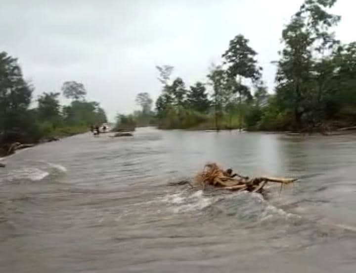 Ilustrasi berita Mimika: 4 Hari Ini Jalan Timika - Trans Nabire Dihantam Banjir Bandang, Warga Tidur di Jalan, Belum Ada Bantuan Pemda