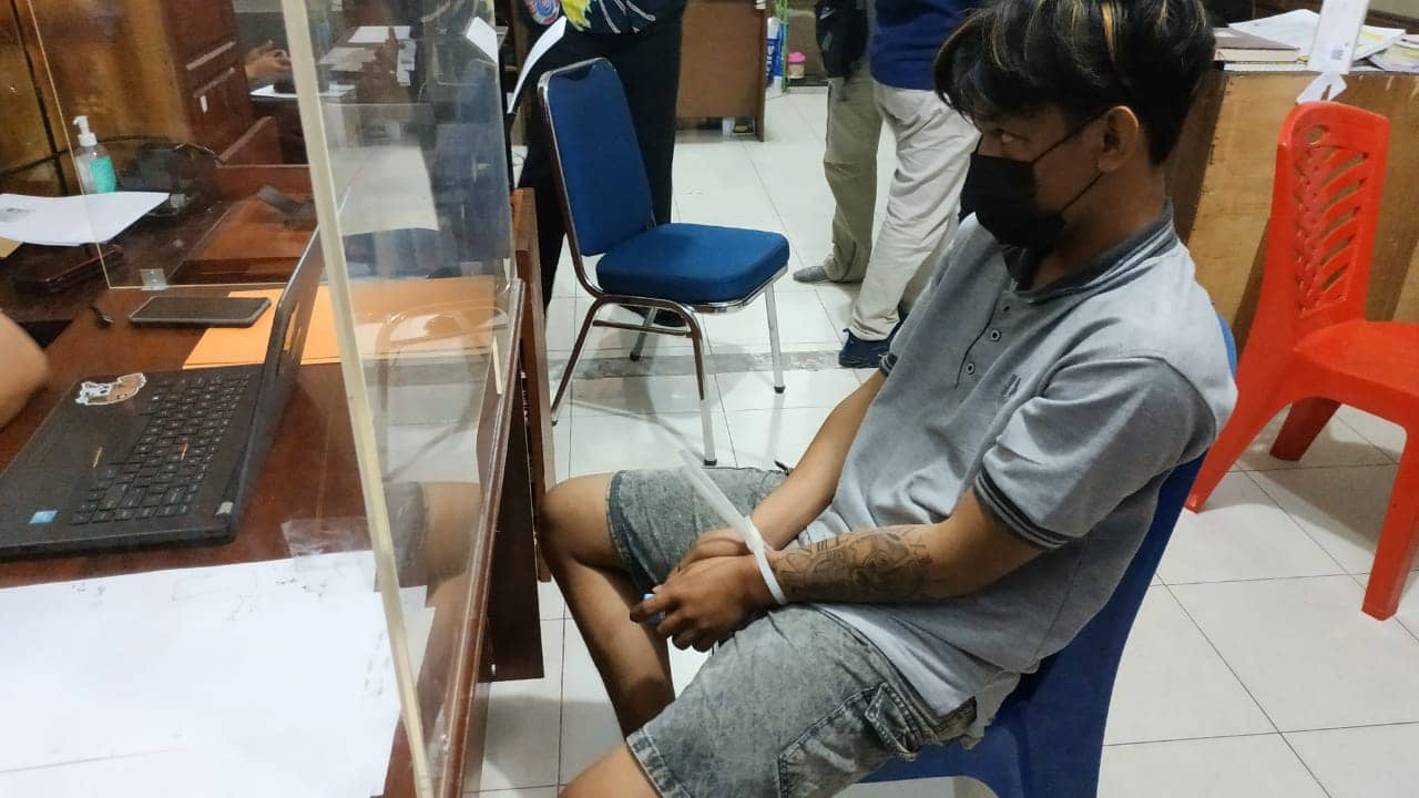 Gibran saat diminta keterangan oleh polisi