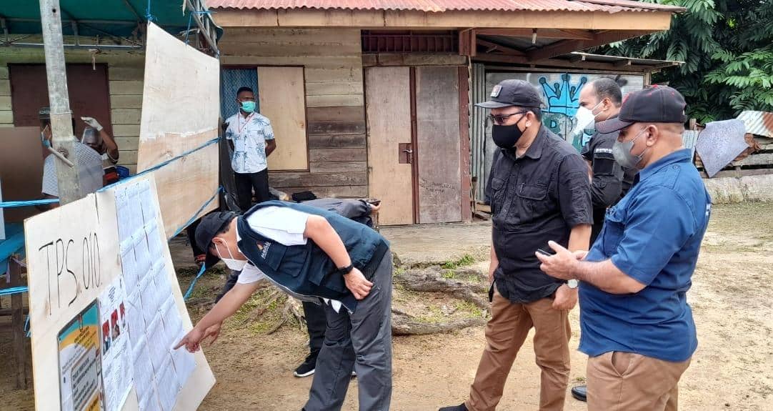 Ketua Bawaslu RI, Abhan, SH, MH mengecek DPT di TPS 10