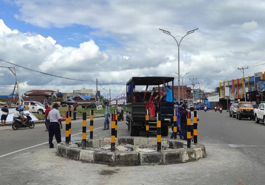 Bundaran di Pasar Swadaya.