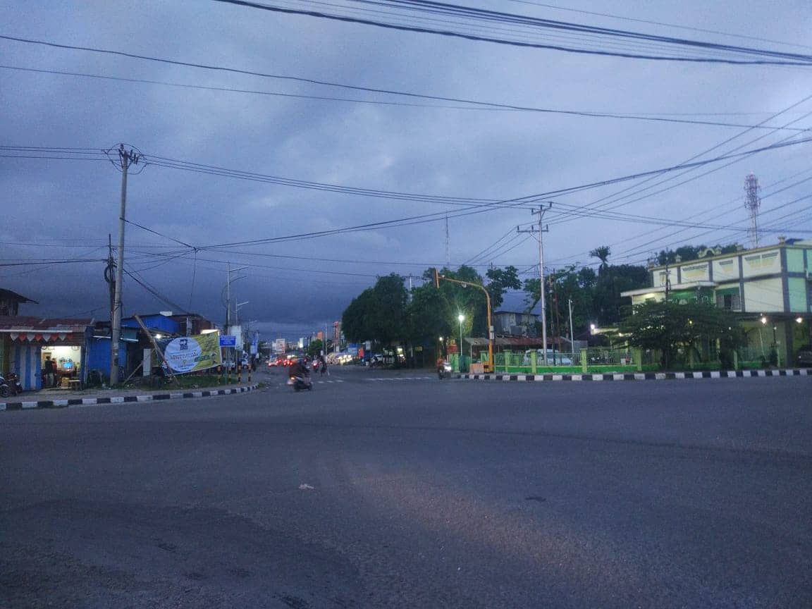 Situasi perempatan Jalan Hasanuddin Budi Utomo Senin sore