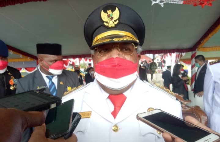 Bupati Mimika Eltinus Omaleng