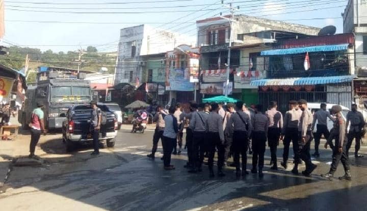 Aparat keamanan membubarkan secara paksa aksi demo yang dilakukan KNPB di Waena dan Abepura, Kota Jayapura, Senin (16/8)