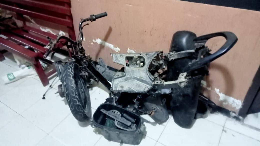 Barang bukti motor yang dipreteli