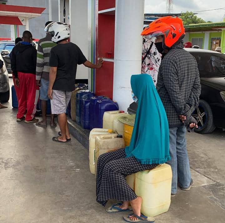 Ilustrasi berita Mimika: Sekda Instruksi Disperindag Besok Cek Penyebab Kelangkaan BBM di Timika, Yosep : Jangan Sampai Ada Spekulasi