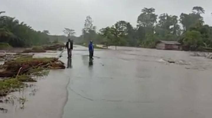 Banjir jalan trans Nabire
