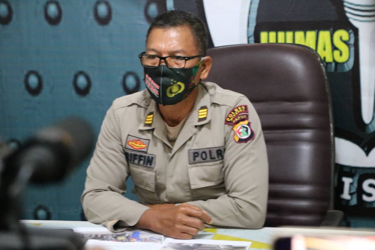 Kasie Humas Polres Merauke memberikan rilisnya