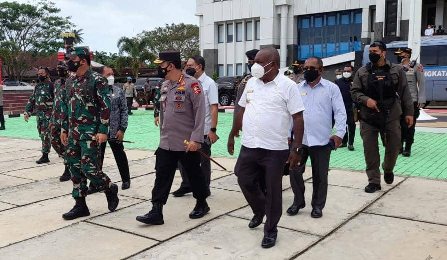Panglima TNI dan Kapolri didampingi Bupati Merauke