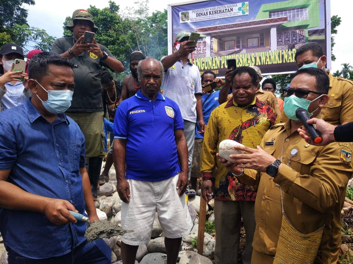 Ilustrasi berita Mimika: Peletakan Batu Pertama Pembangunan Puskesmas Kwamki Narama, Sekda Gomar : Masih Banyak Impian Masyarakat