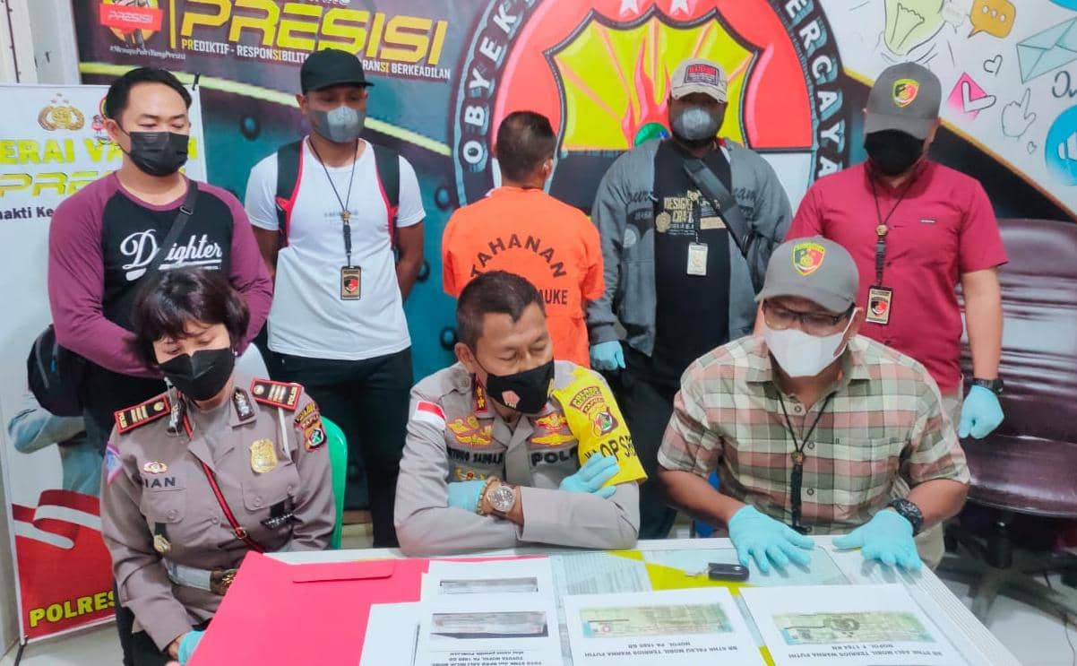 Konferensi Pers terkait Pemilik Kendaraan Berdokumen Palsu