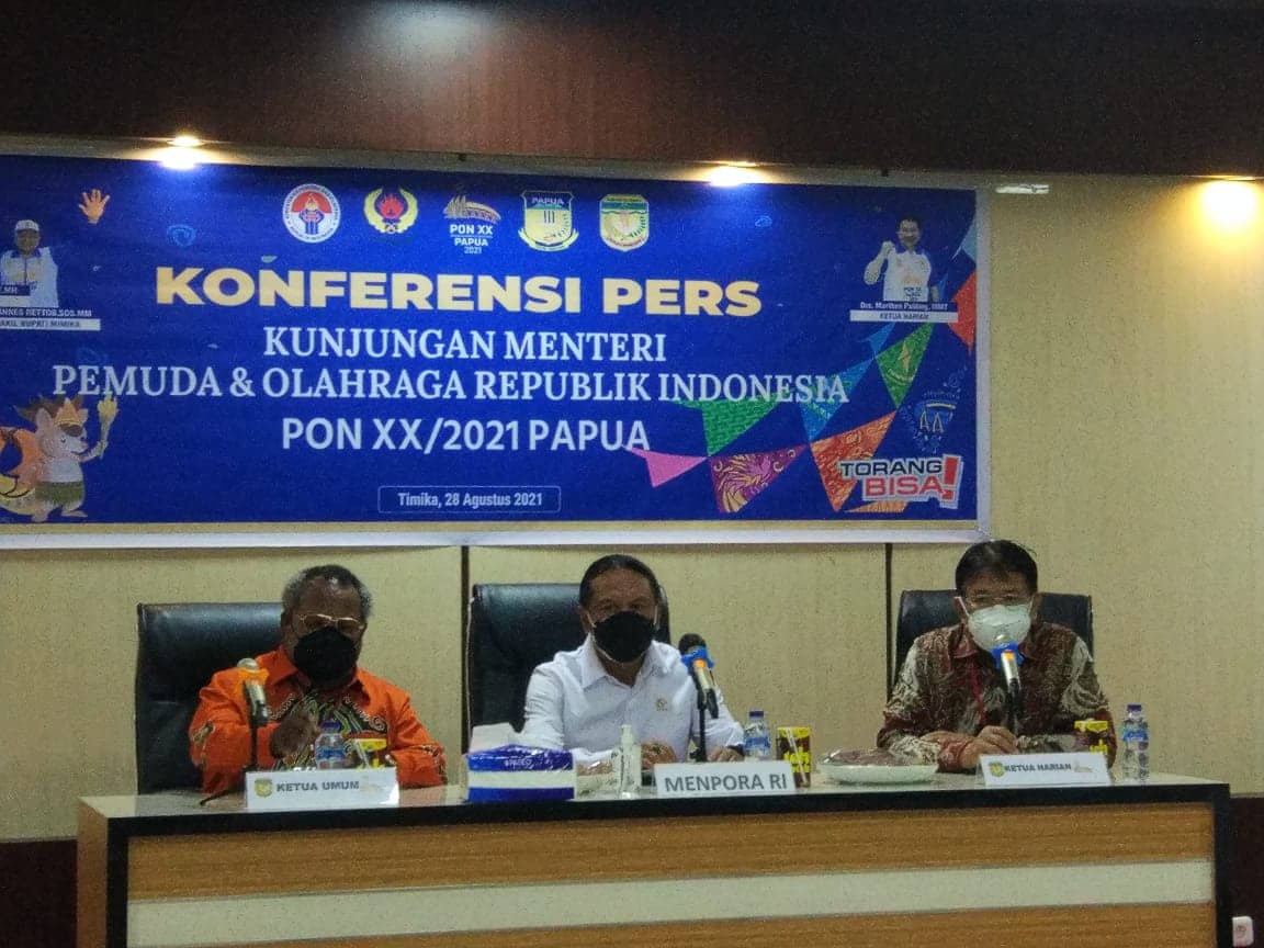 Menpora saat menggelar konferensi pers di Sub PB PON Mimika