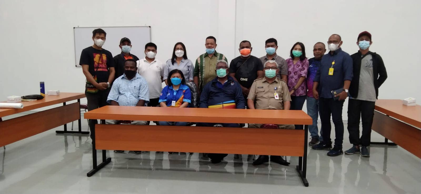 Ketum Panpel Pesparawi bersama beberapa perwakilan bidang.