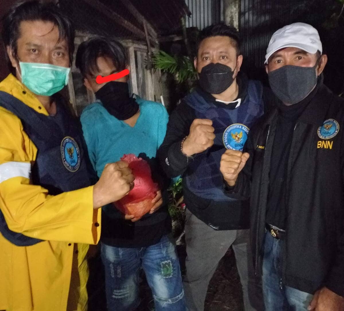 Pelaku diamankan bersama barang bukti shabu.