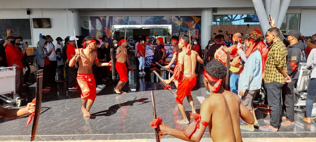 Ilustrasi berita pinpost: Pertama Tiba di Kota Merauke, Kontingen PON Cabor Wushu Provinsi Maluku dan Papua