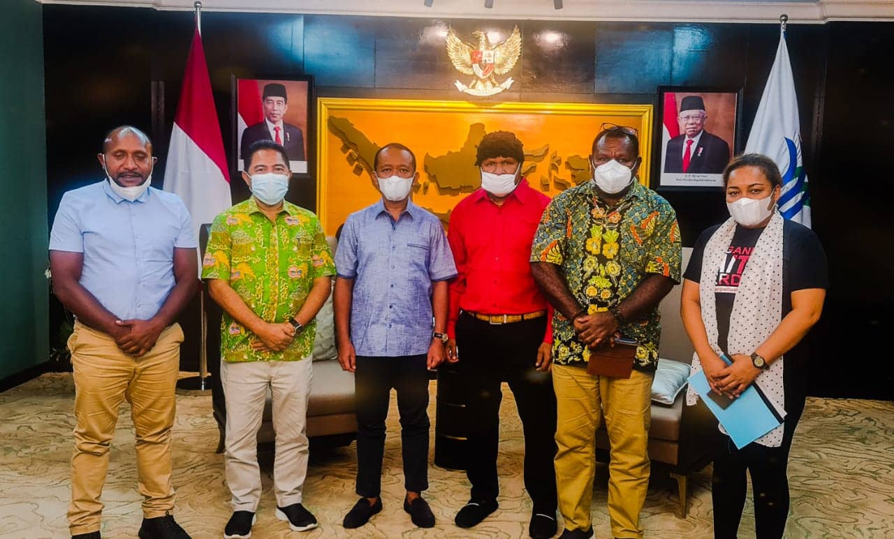 Menteri Investasi usai melakukan pertemuan bersama FPHS.