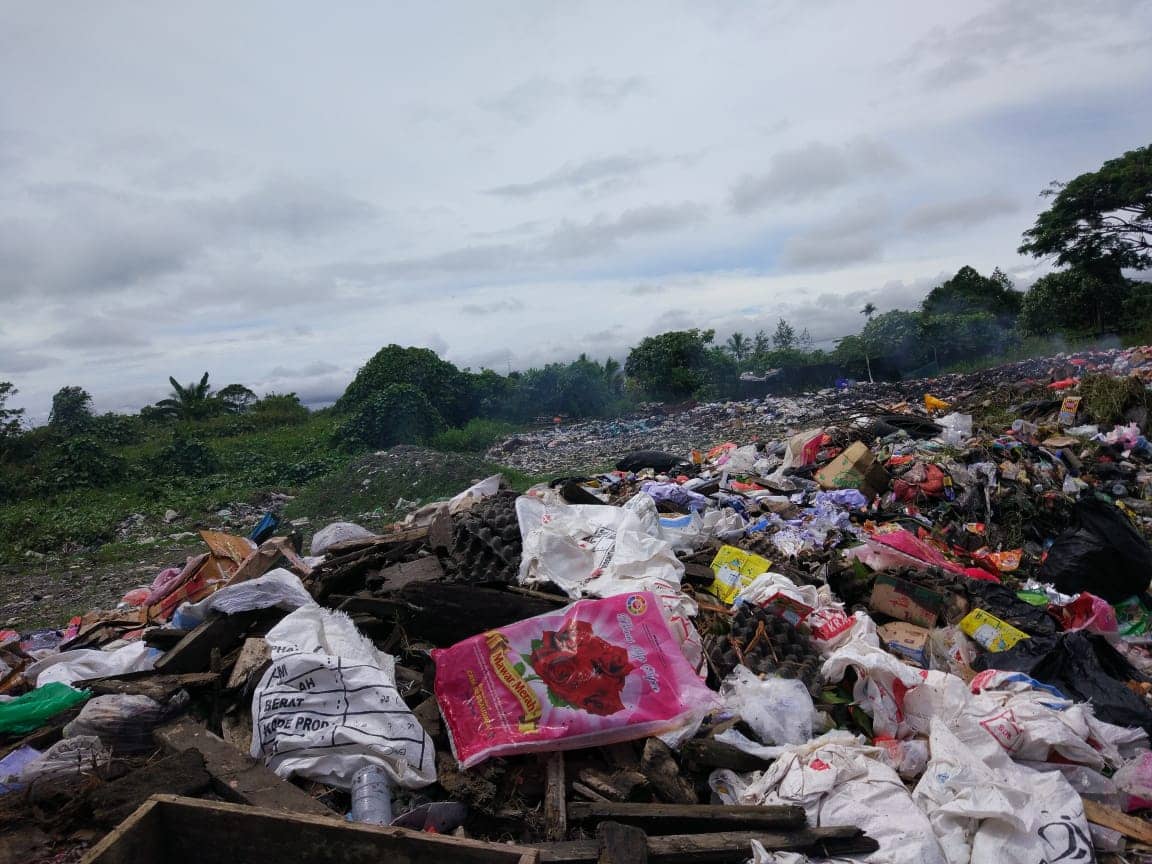 Bekas galian yang dijadikan tempat pembuangan sampah