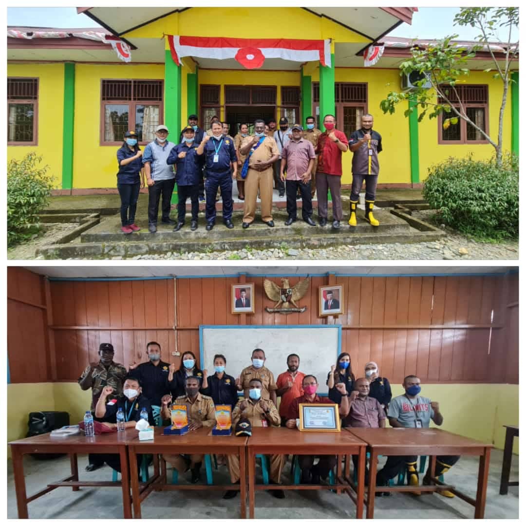 Mahasiswa dan Mahasiswi UNCEN Ext Timika Foto Bersama