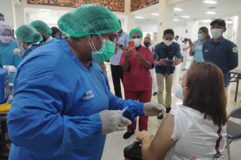 Vaksinasi tahap III bagi tenaga kesehatan di provinsi Papua Barat