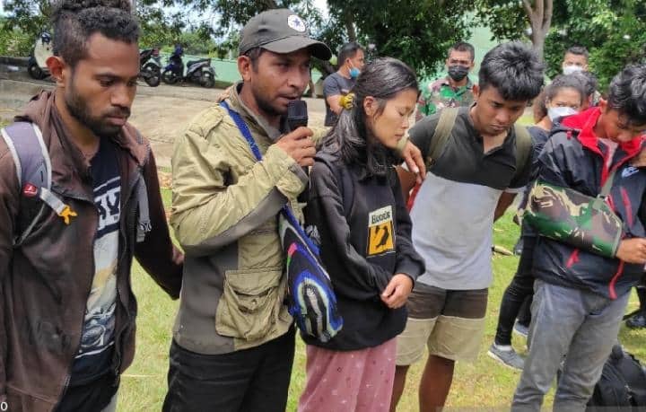 Ilustrasi berita Papua: Sempat Terlihat Berusaha Lari Bersembunyi, Nasib Mantri Gerald Tidak Diketahui Apakah Masih Hidup