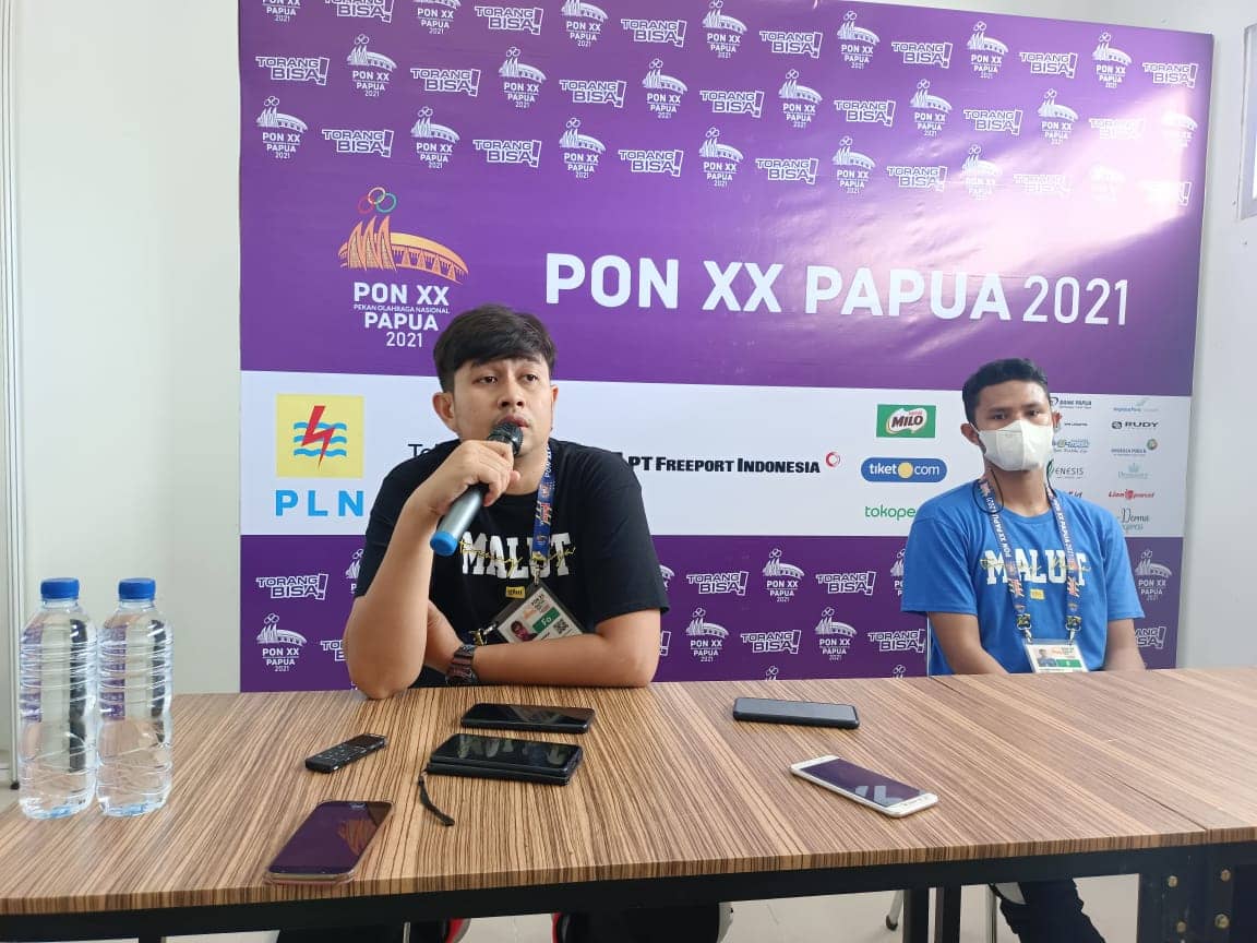 Pelatih tim futsal Maluku Utara Muhammad Triyoga didampingi pemain M Dody Alfaer.