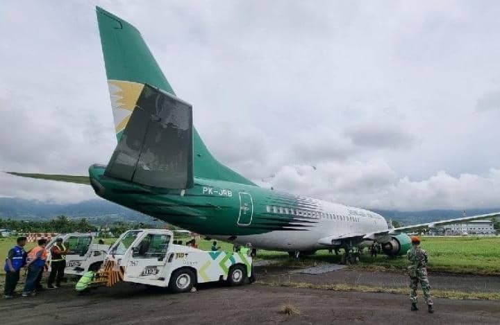 Pesawat cargo Jayawijaya Dirgantara alami insiden saat mendarat di bandara Sentani, Kabupaten Jayapura, Jumat (22/10).