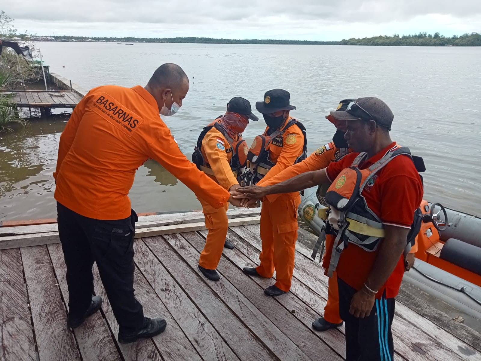 Ilustrasi berita BERITA UTAMA: Berenang, Satu ABK KLM Askaryadi Hanyut Terseret Arus Kali Kampung Suator