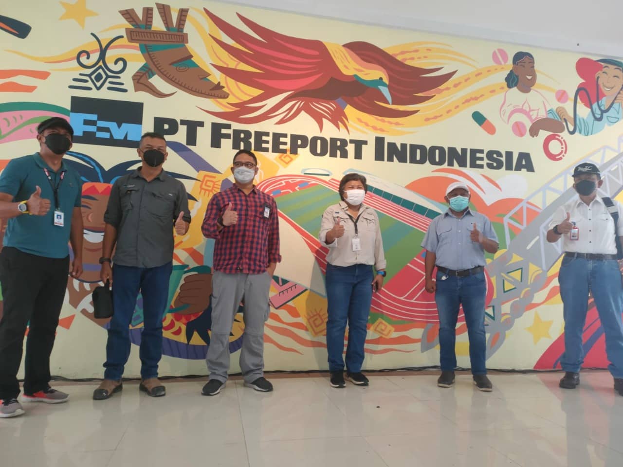 Manager General Construction & Special Project (GCSP) - Divisi Technical Services mendampingi Kerry Yarangga selaku Manager External Affairs Corporate Communications PTFI saat gelar jumpa pers di MSC./FOTO : SITI AMINAH/HUMASPPM