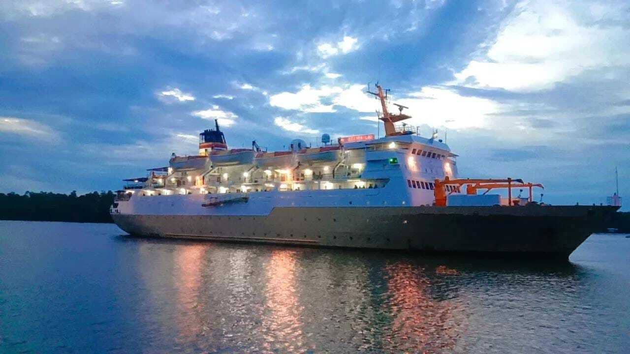 Kapal penumpang KM Tatamailau saat sandar di Pelabuhan Pomako
