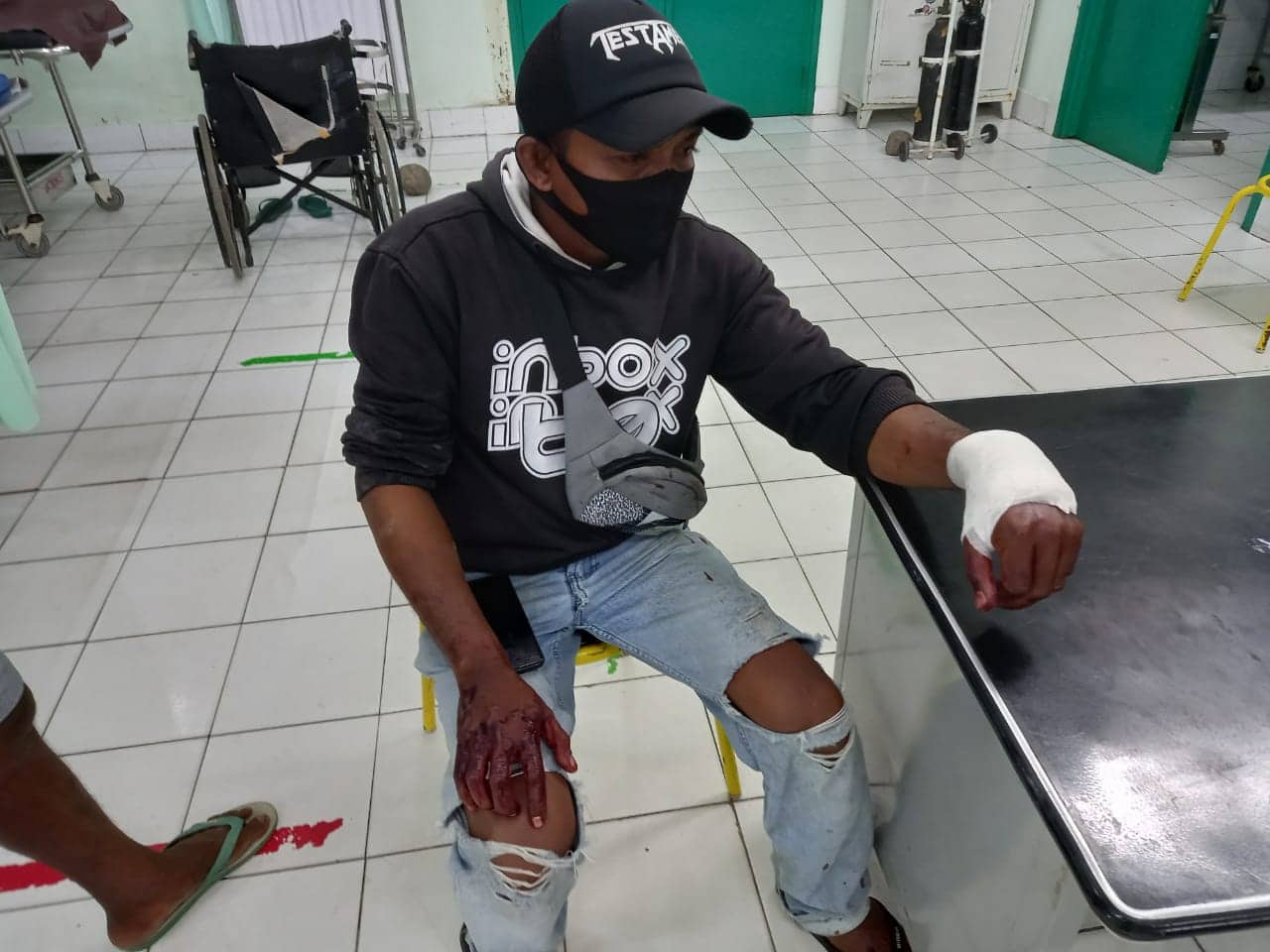 Ilustrasi berita BERITA UTAMA: Dicegat Pemabuk, Pengojek Disabet Parang Usai Antar Penumpang di Iwaka